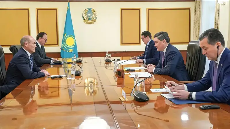 Kazakhstan and Shell PLC debate construction of gas refinery at Karachaganak  