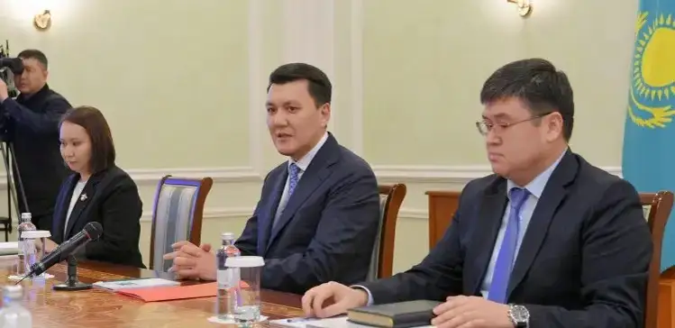 Erlan Karin discusses President's instructions at meeting with political party factions