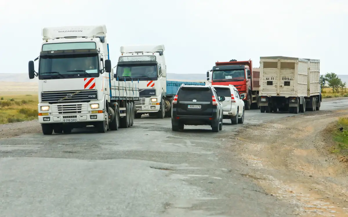 На полтора месяца ограничат движение автомобилей по трассам в СКО