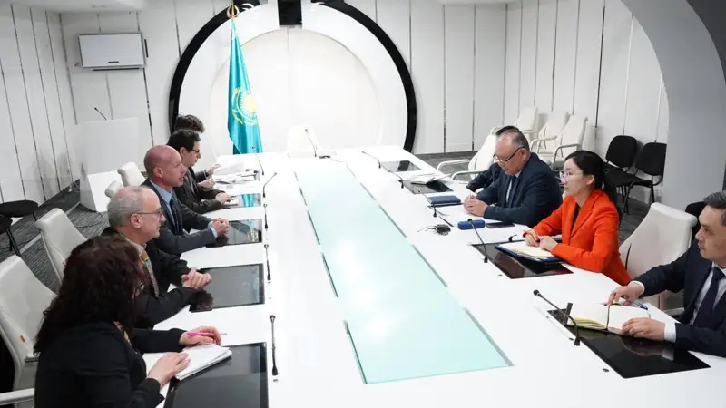 法国专家团提议与哈方共同开展巴尔喀什湖水资源研究