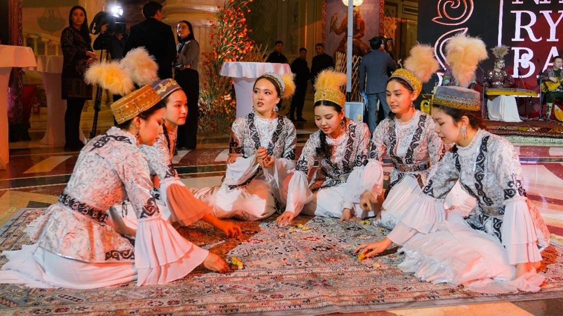 Бүкіл отбасымен отбасылық секс