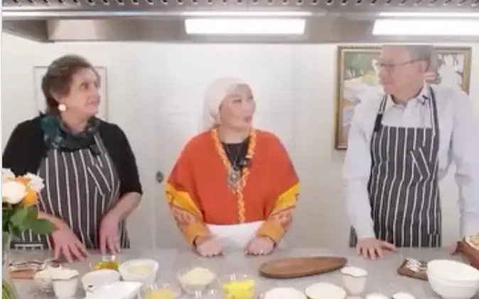 US Ambassador to Kazakhstan Daniel Rosenblum learns to brew millet tea