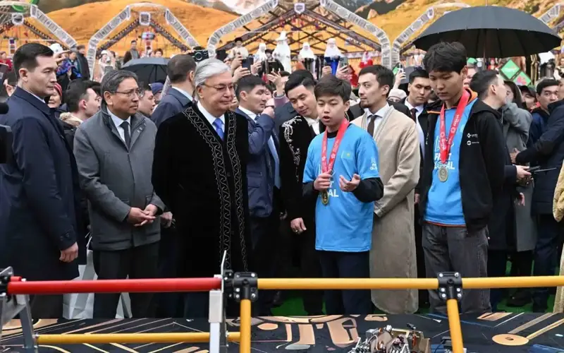 Kazakh students present Robo-Yurt innovation platform