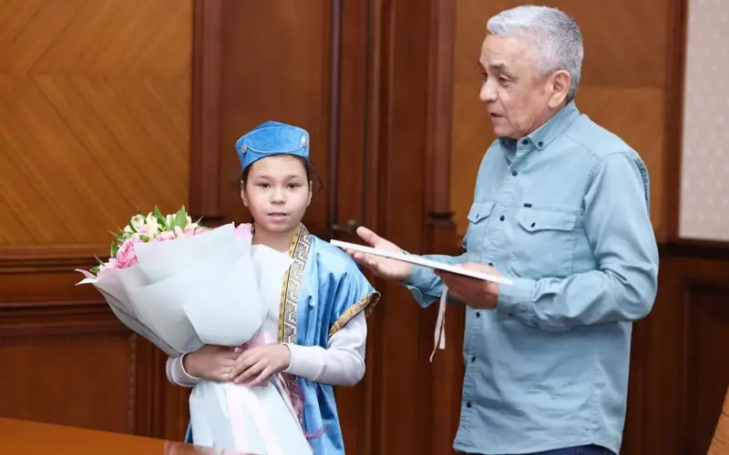 Ключи от квартир от имени Главы государства вручил аким Шымкента