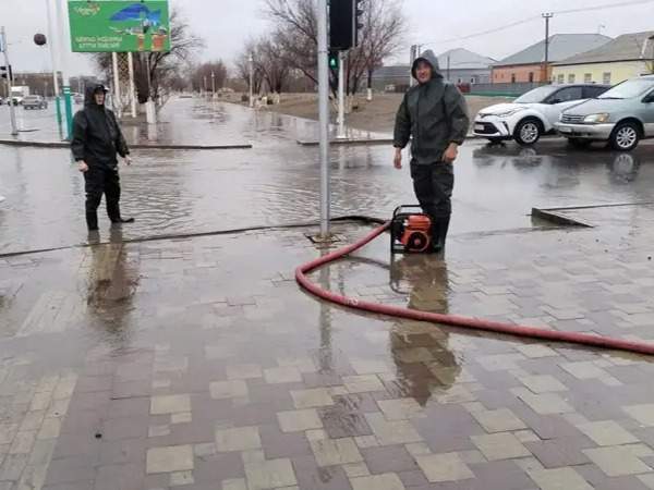 Улицы Кызылорды затапливает дождевой водой Улицы Кызылорды затапливает дождевой водой