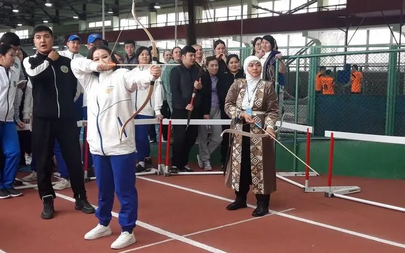 Госслужащие померялись силами в национальных видах спорта в Караганде