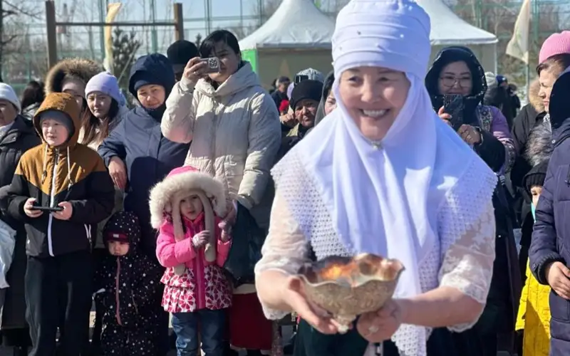 Массовые гуляния проходят в жилых массивах Астаны