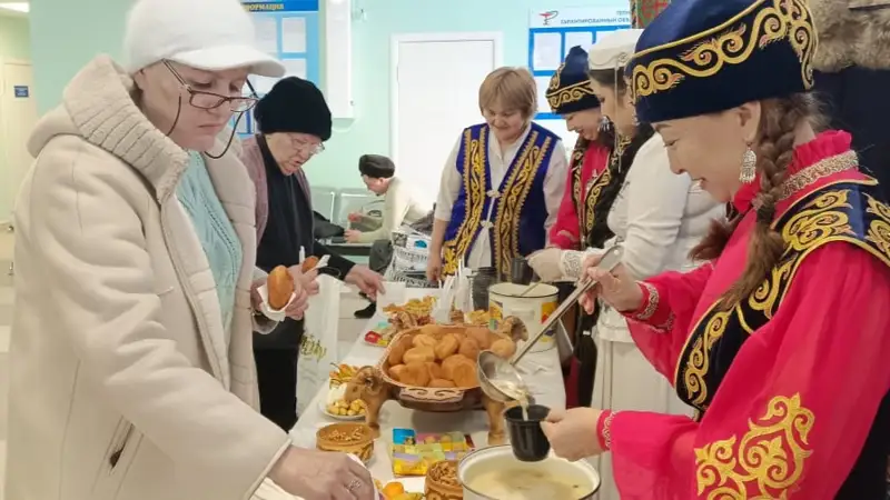 Акмолинские медики угостили своих пациентов наурыз коже