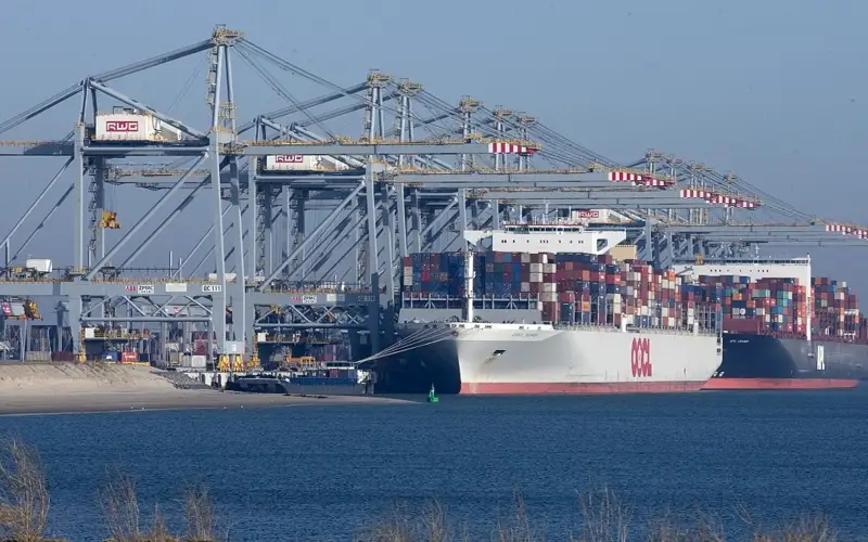 На полгода осушат канал, соединяющий крупнейший порт Нидерландов c  Бельгией и Францией