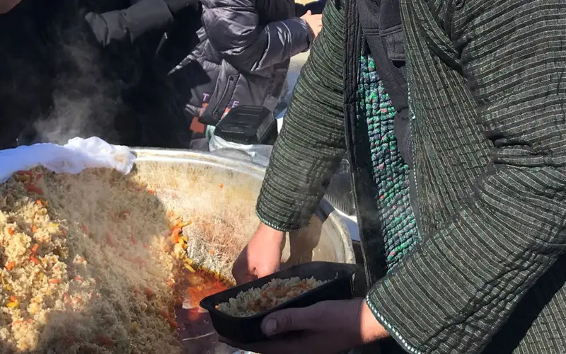 Более 2,5 тонн праздничного плова приготовили для астанчан иностранные повара