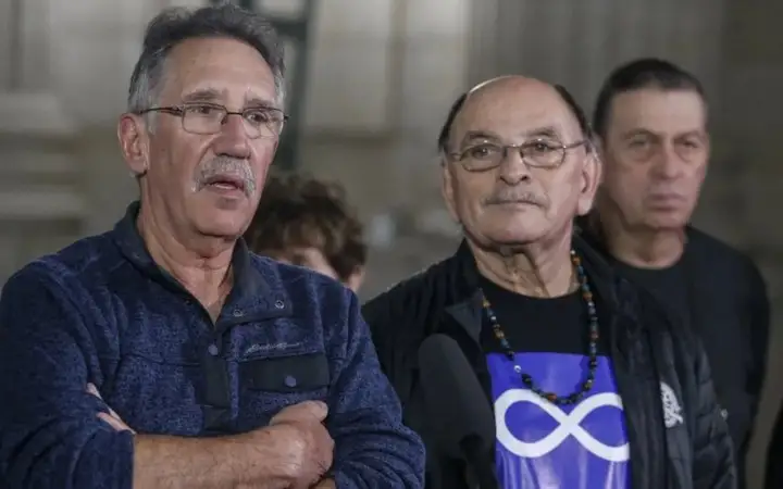 Власти Канады извинились перед двумя мужчинами, которых 70 лет назад перепутали в роддоме