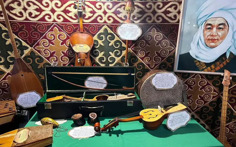 В Петропавловске на Наурыз желающих обучали игре на традиционных музыкальных инструментах