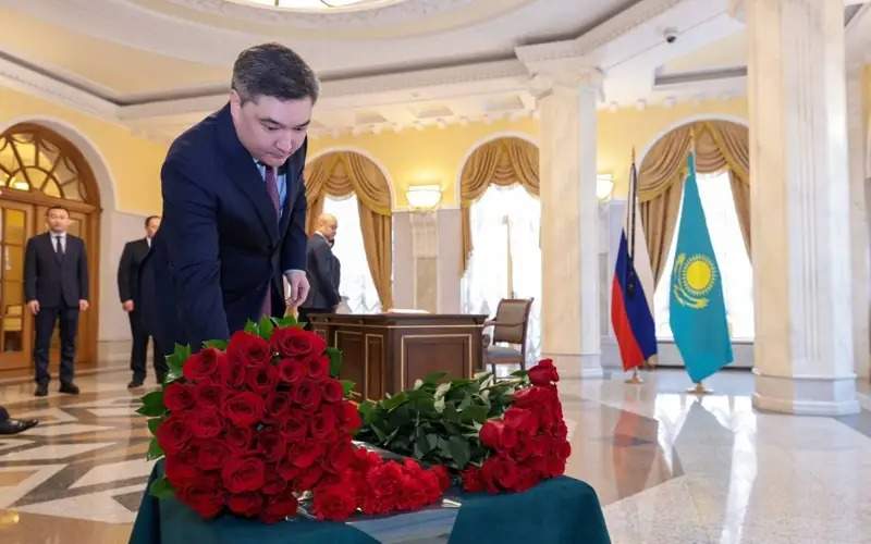 Kazakh PM leaves comments in condolence book at Russia&rsquo;s Embassy in Astana 