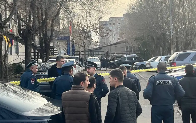 Вооруженные люди ворвались в участок полиции в Ереване