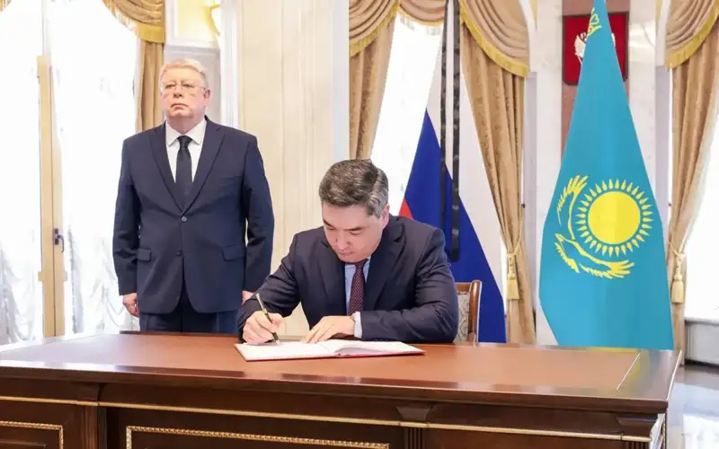 Kazakh PM leaves comments in condolence book at Russia’s Embassy in Astana 