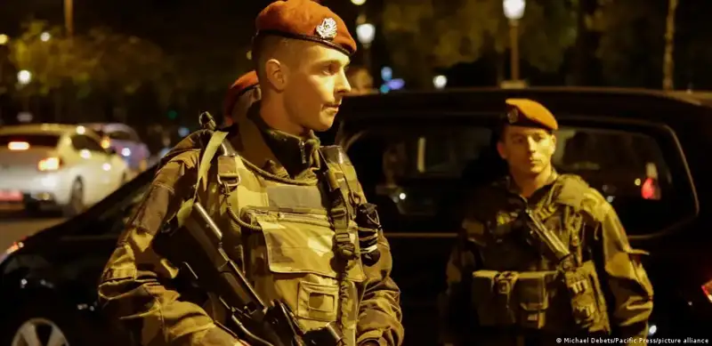 во Франции ввели наивысший уровень террористической опасности