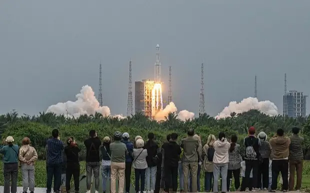 Китайский спутник-ретранслятор вышел на окололунную орбиту