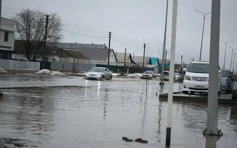 көшені су басты