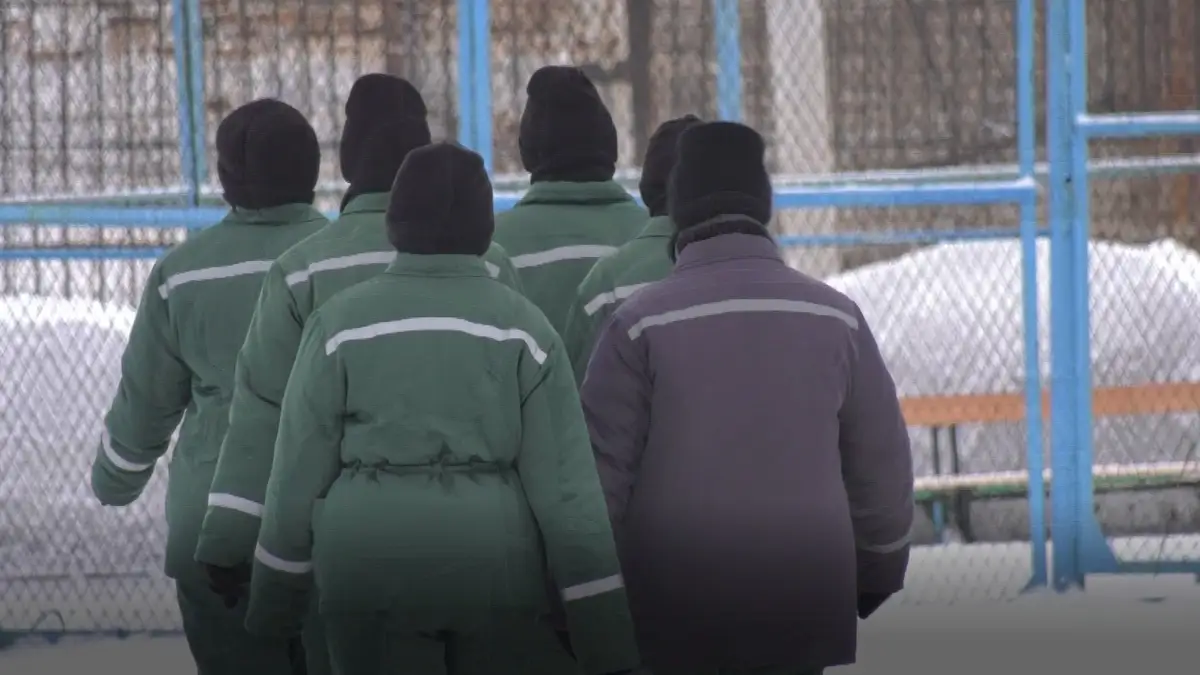 Колготки мен юбкалардың порнофотосуреттері