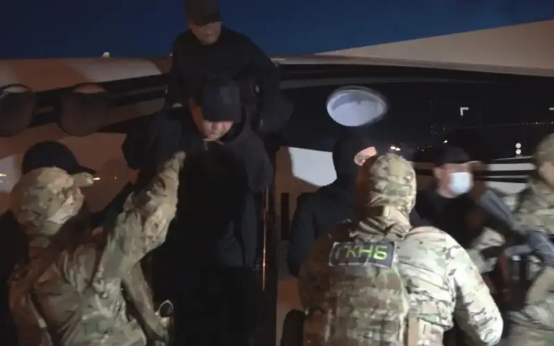 Божхона хизматининг собиқ раҳбари Матраимов Бокудан Бишкекка экстрадиция қилинди