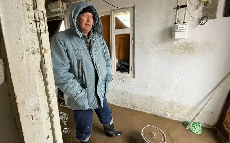 Aqtóbe qalasynda 28 úıge sý kirdi