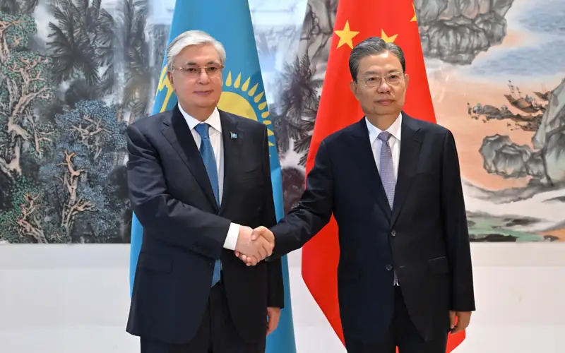 Глава государства провел встречу с Председателем Постоянного комитета Всекитайского собрания народных представителей Чжао Лэцзи  