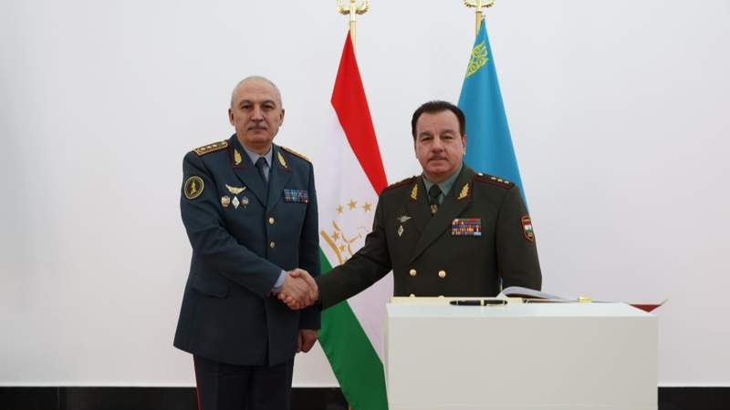 塔吉克斯坦国防部代表团访问哈萨克斯坦