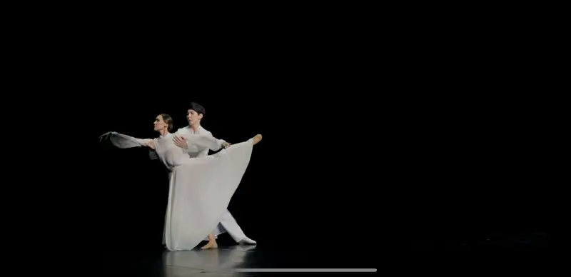 Ballet dancers on the stage. Photo credit: Diana Bizhanova