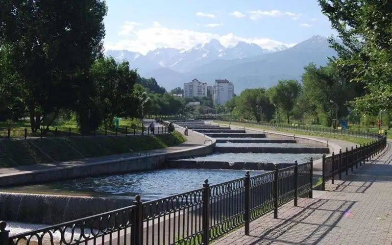 река Есентай в Алматы
