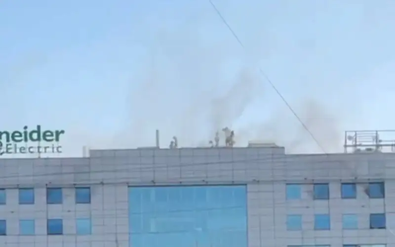 Пожар произошел в бизнес-центре Алматы