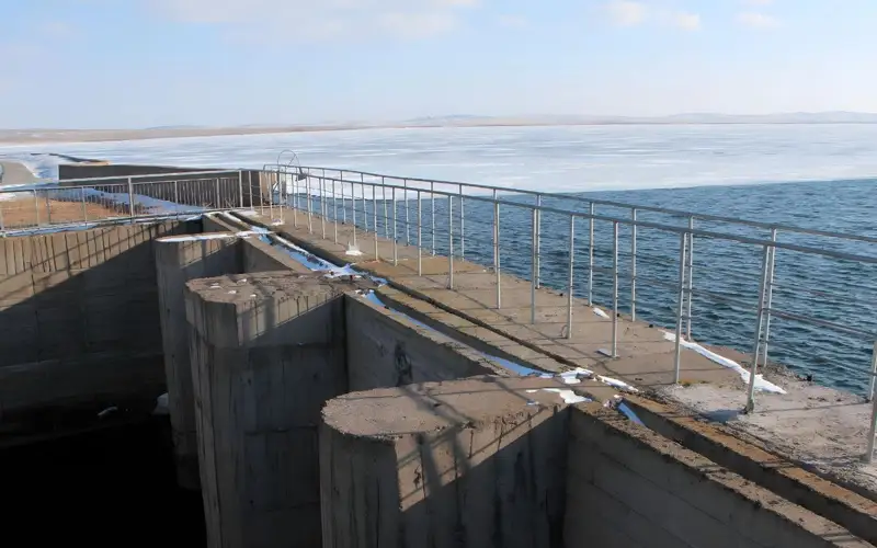  плотина на канале Сатпаева 