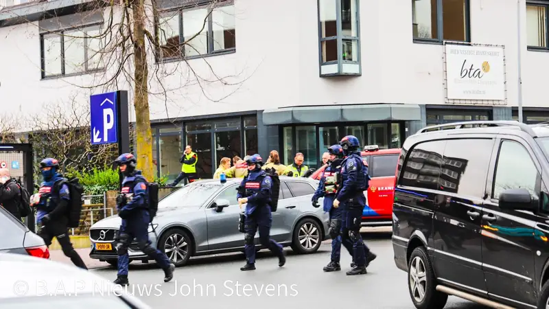 Захват заложников в голландском ночном клубе: три человека освобождены, инцидент не закончен