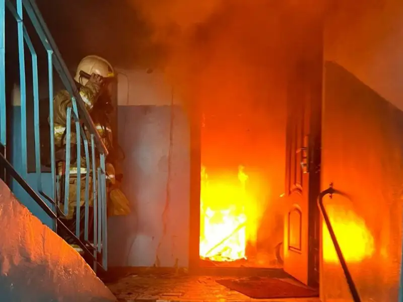 Девять человек спасли из горящего дома в Алматы