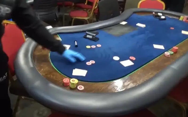 Два незаконных покер-клуба выявили в Караганде