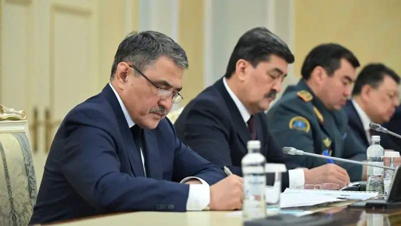 Давлат раҳбари Республика штабининг йиғилишини ўтказди Давлат раҳбари Республика штабининг йиғилишини ўтказди