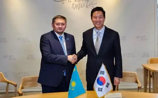 Саясат Нурбек с мэром Сеула О Се Хуном