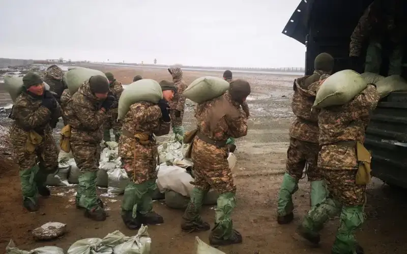 военнослужащие