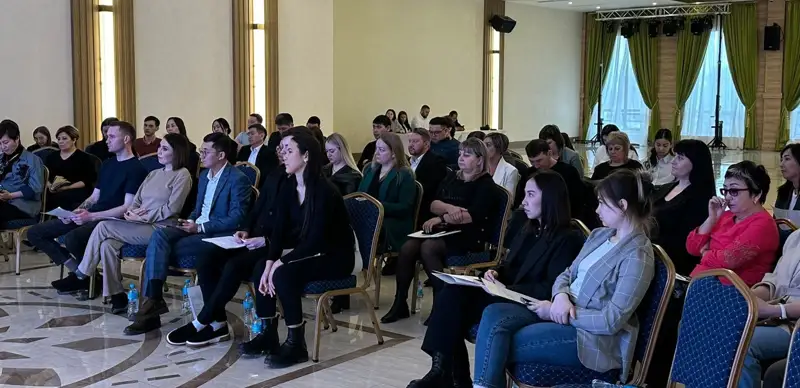 Ǵylym mınıstrligi blogerler ótkizetin kýrstardyń sapasyn teksermeıdi