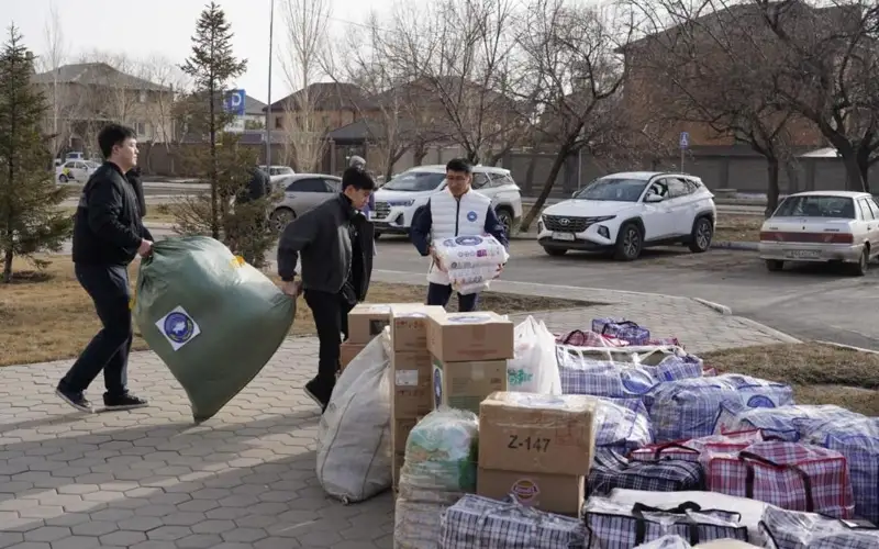 гуманитарную помощь 