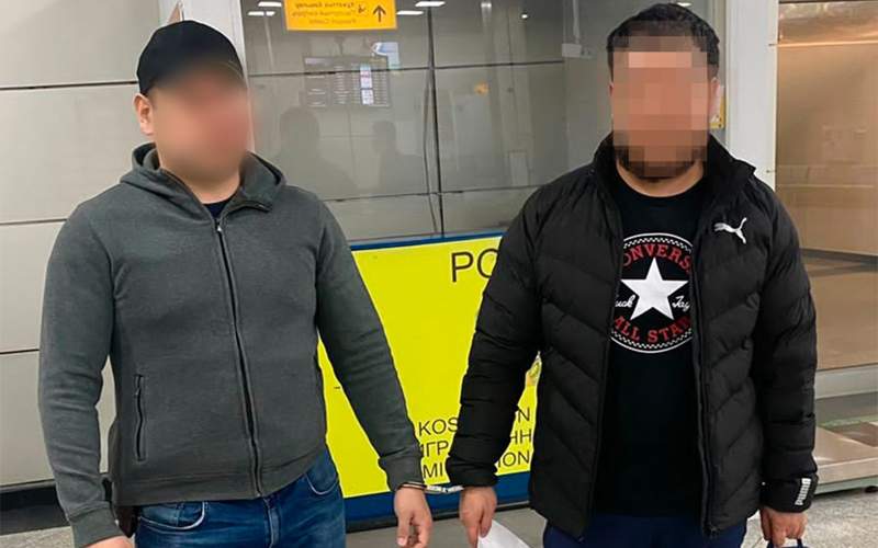 Подозреваемых в контрабанде золота казахстанцев этапировали из Стамбула в Алматы Подозреваемых в контрабанде золота казахстанцев этапировали из Стамбула в Алматы