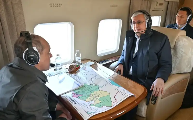 Kazakh President flies over flooded areas in W Kazakhstan 