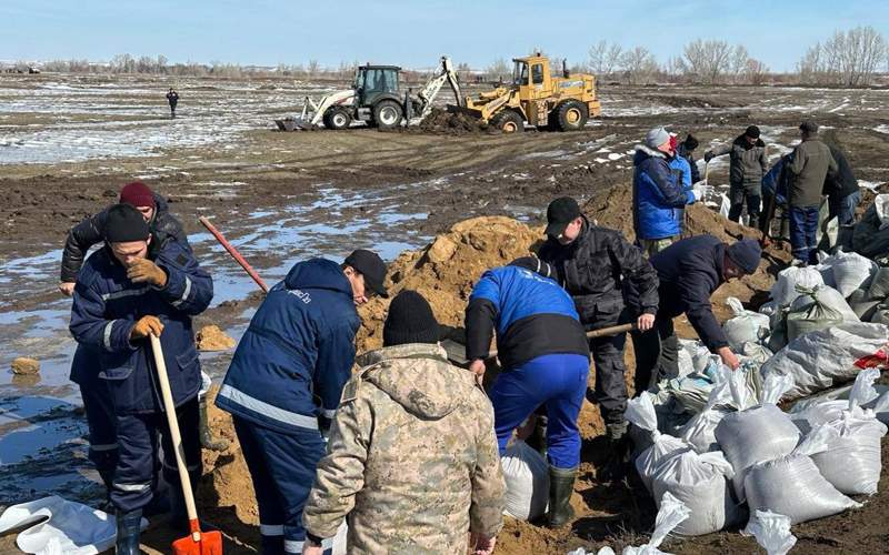 Gas workers assist flood victims