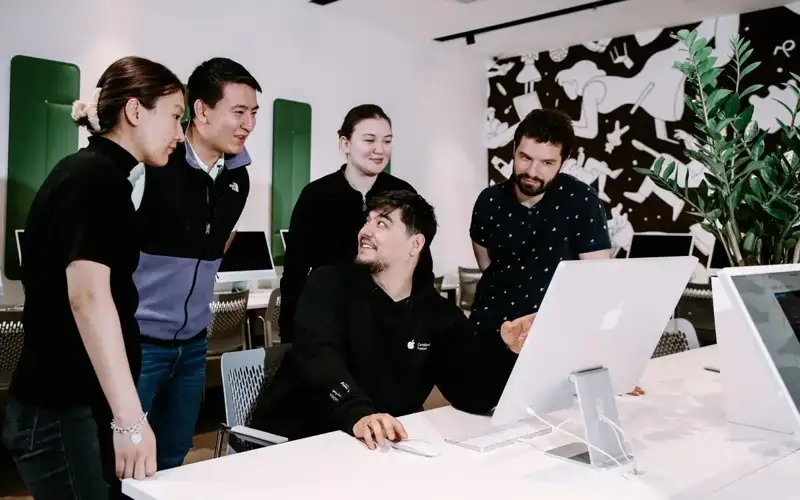 Астанада бепул Apple ўқув маркази очилди 