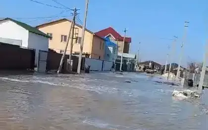 Центральный стадион подтопило в Кульсары