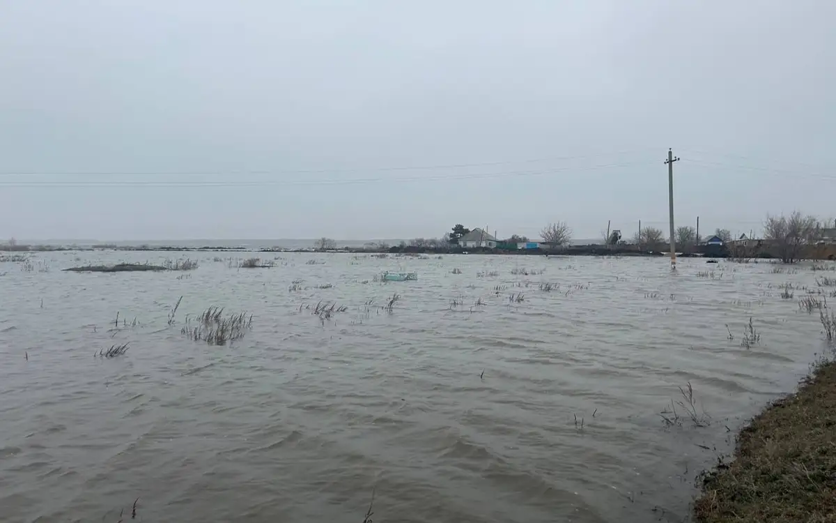 Большая вода подступила к Рудному: как жители поселка справляются с паводком