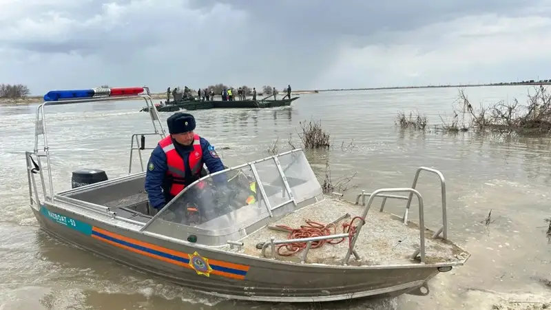 актюбинский спасатель на реке Уил