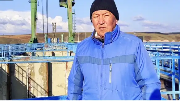 Пенсионер-крановщик из Актобе помог спасти родной город от затопления 