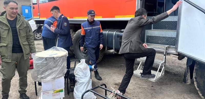 Rescuers from the Ulytau region depart to the North Kazakhstan region. Photo credit: Ministry of Emergency Situations