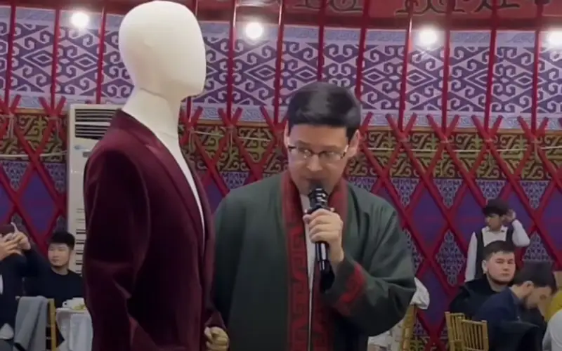 Костюм Димаша Кудайбергена продали на аукционе