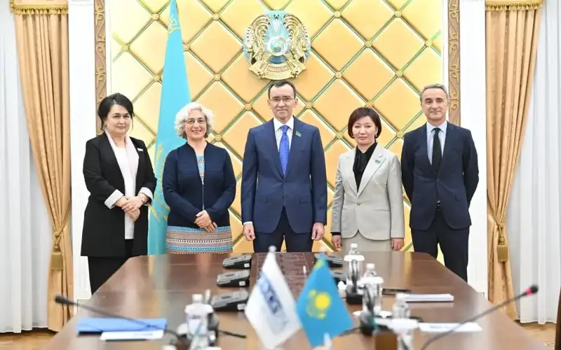 Маулен Ашимбаев ва ЕХҲТ ПА делегацияси Орол экотизимини тиклаш лойиҳаларини муҳокама қилди